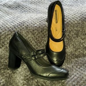 Clark's Claeson Black Leather Mary Jane's